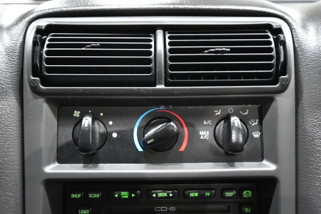 2001 Ford SN95 Mustang - Image 17 of 31