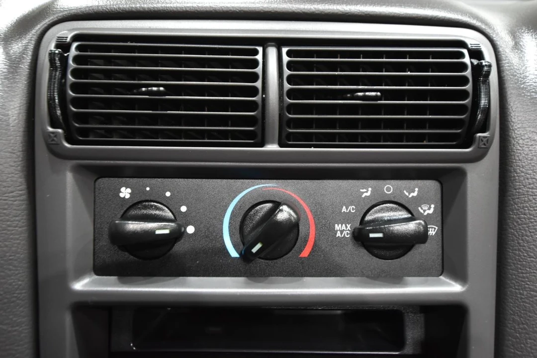 2001 Ford SN95 Mustang - Image 27 of 31