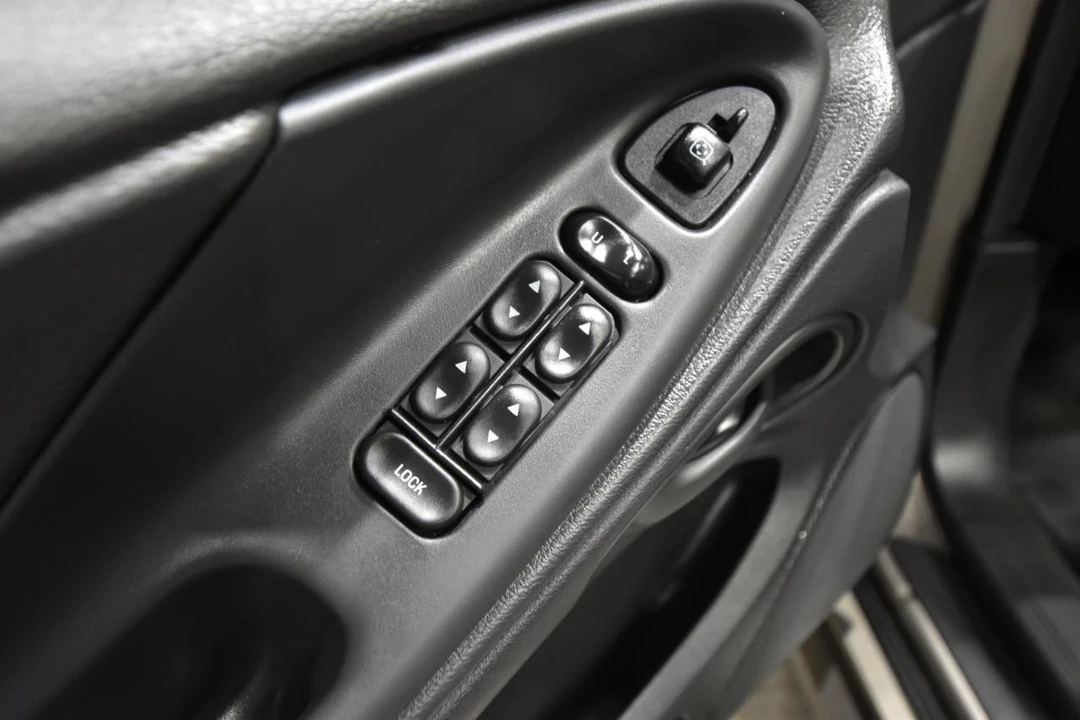 2001 Ford SN95 Mustang - Image 20 of 31