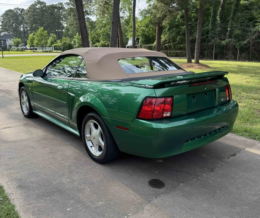 2001 Ford SN95 Mustang - Image 13 of 31
