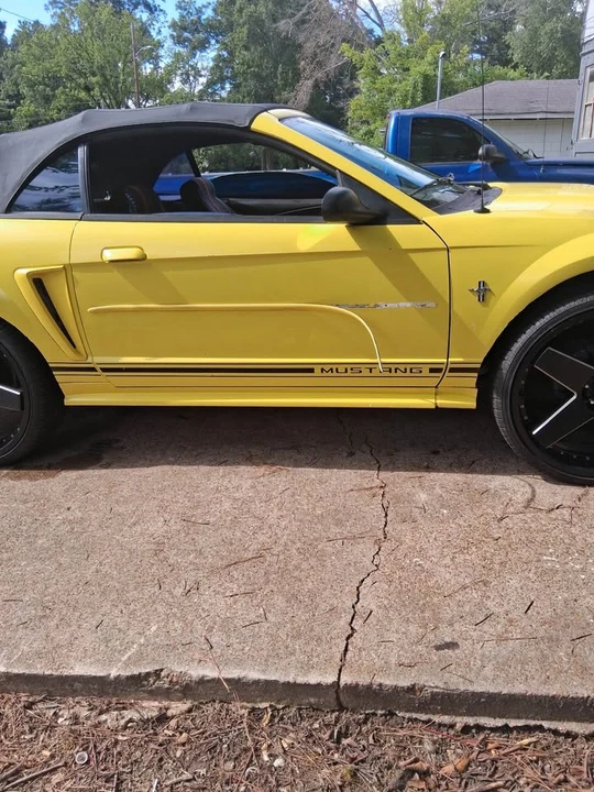 2001 Ford SN95 Mustang - Image 2 of 2