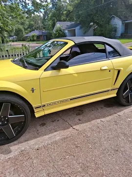 2001 Ford Mustang Convertible 2D