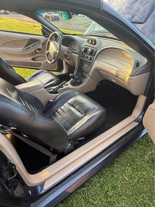 2001 Ford SN95 Mustang - Image 8 of 11