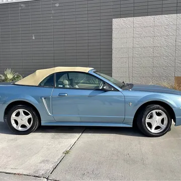 2001 Ford Mustang Deluxe 2dr Convertible