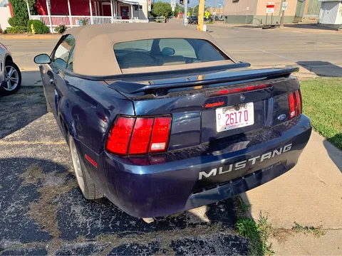 2001 Ford Mustang V6 Convertible 2D