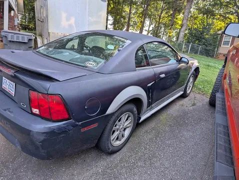 2001 Ford Mustang V6 Coupe 2D