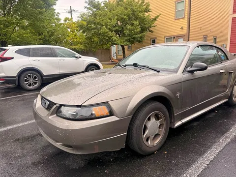 2001 Ford Mustang V6 Coupe 2D