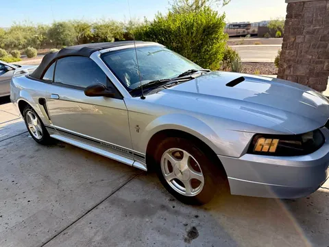 2001 Ford Mustang V6 Premium Convertible 2D