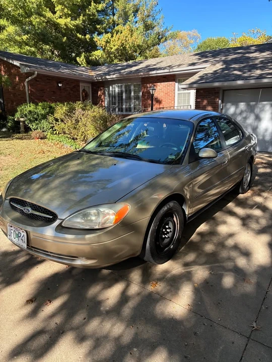 2001 Ford Taurus 4th Gen - Image 2 of 7