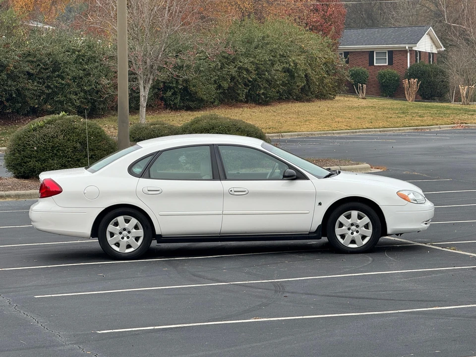 2001 Ford Taurus 4th Gen - Image 15 of 31