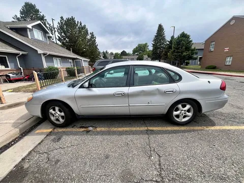 2001 Ford Taurus SE Sedan 4D