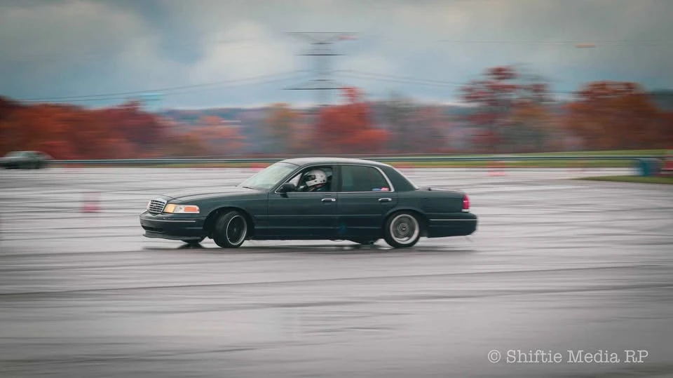 2001 Ford Crown Victoria - Image 16 of 19