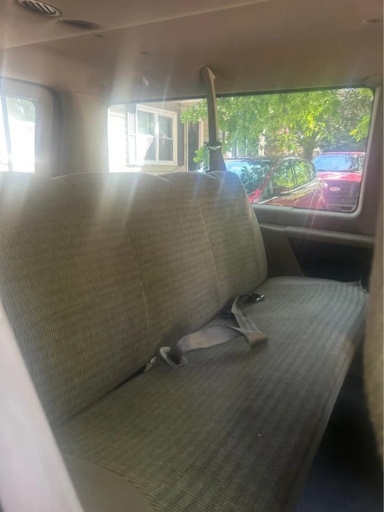 2001 Ford Econoline Van - Image 9 of 10
