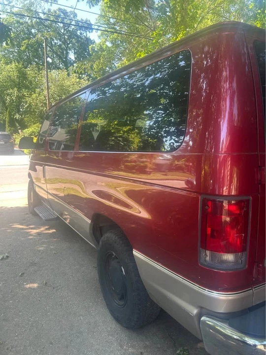 2001 Ford Econoline Van - Image 3 of 10