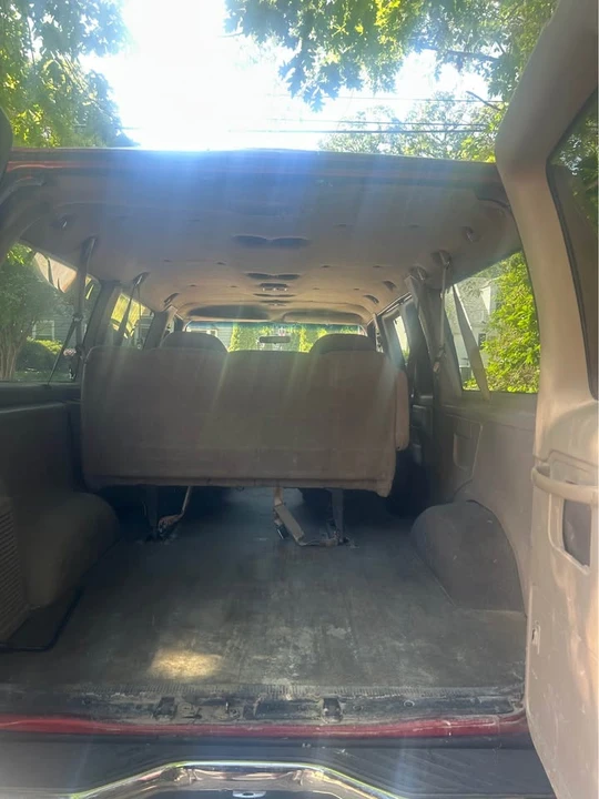 2001 Ford Econoline Van - Image 10 of 10