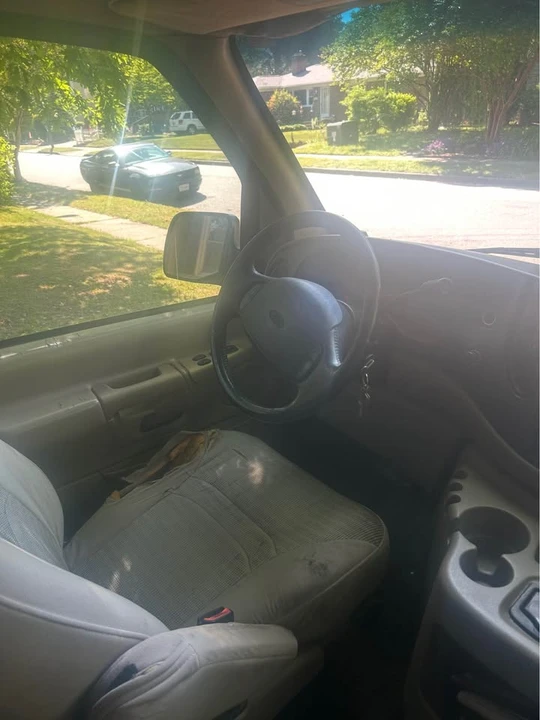 2001 Ford Econoline Van - Image 5 of 10