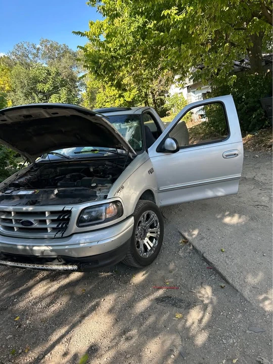 2001 Ford F-150 10th Gen - Image 2 of 2