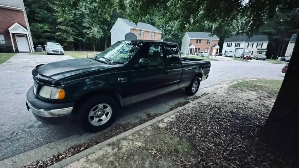 2001 Ford F-150 10th Gen - Image 2 of 12