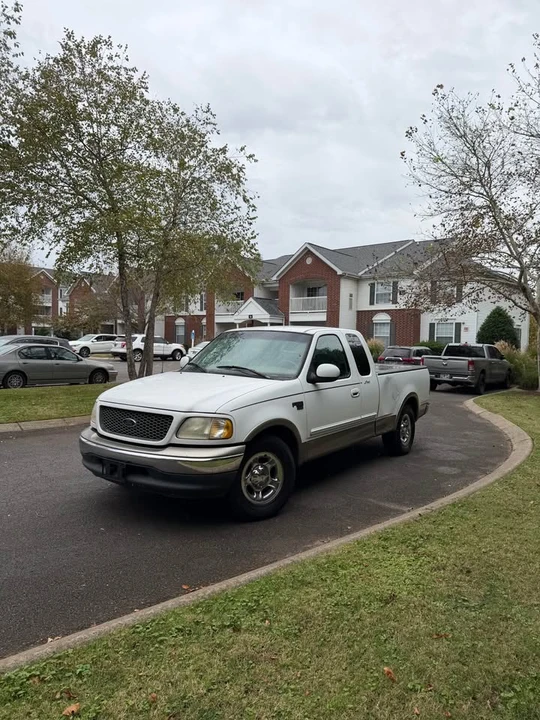2001 Ford F-150 10th Gen - Image 2 of 9