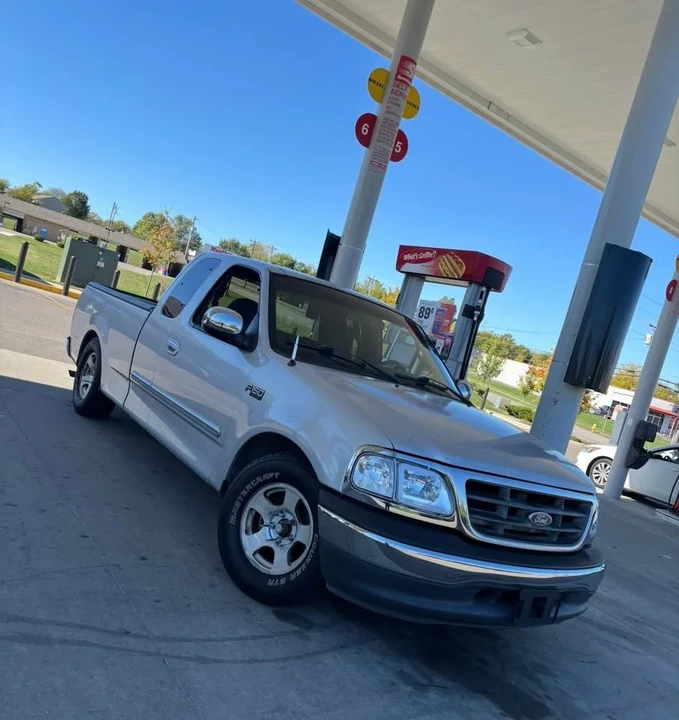 2001 Ford F-150 10th Gen - Image 2 of 9