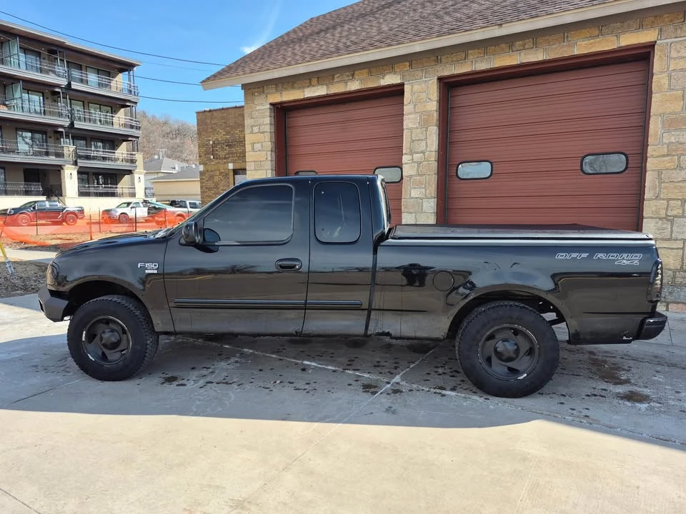 2001 Ford F-150 10th Gen - Image 2 of 11