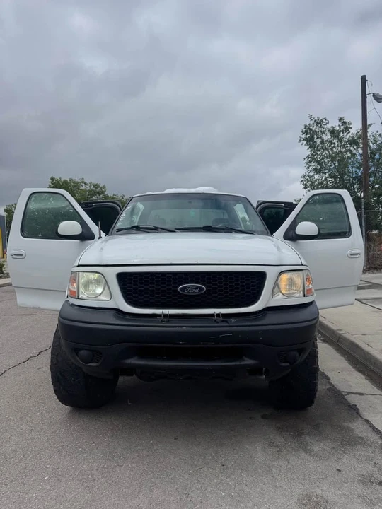 2001 Ford F-150 10th Gen - Image 4 of 12