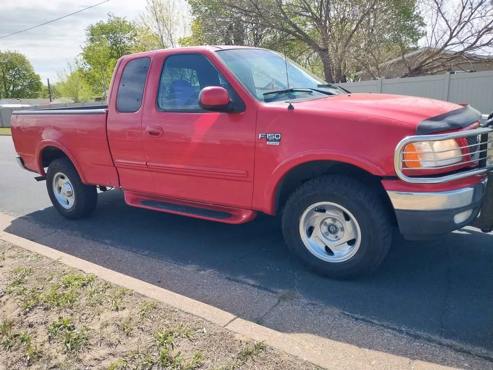 2001 Ford F-150 10th Gen - Image 2 of 12