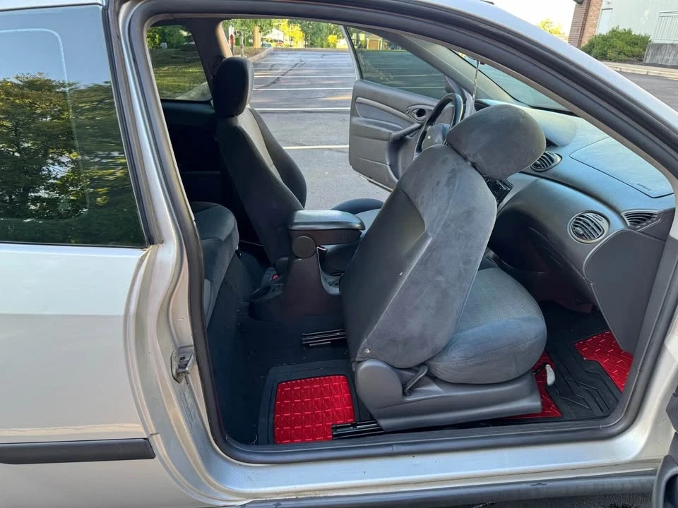 2001 Ford Focus 1st Gen - Image 12 of 18