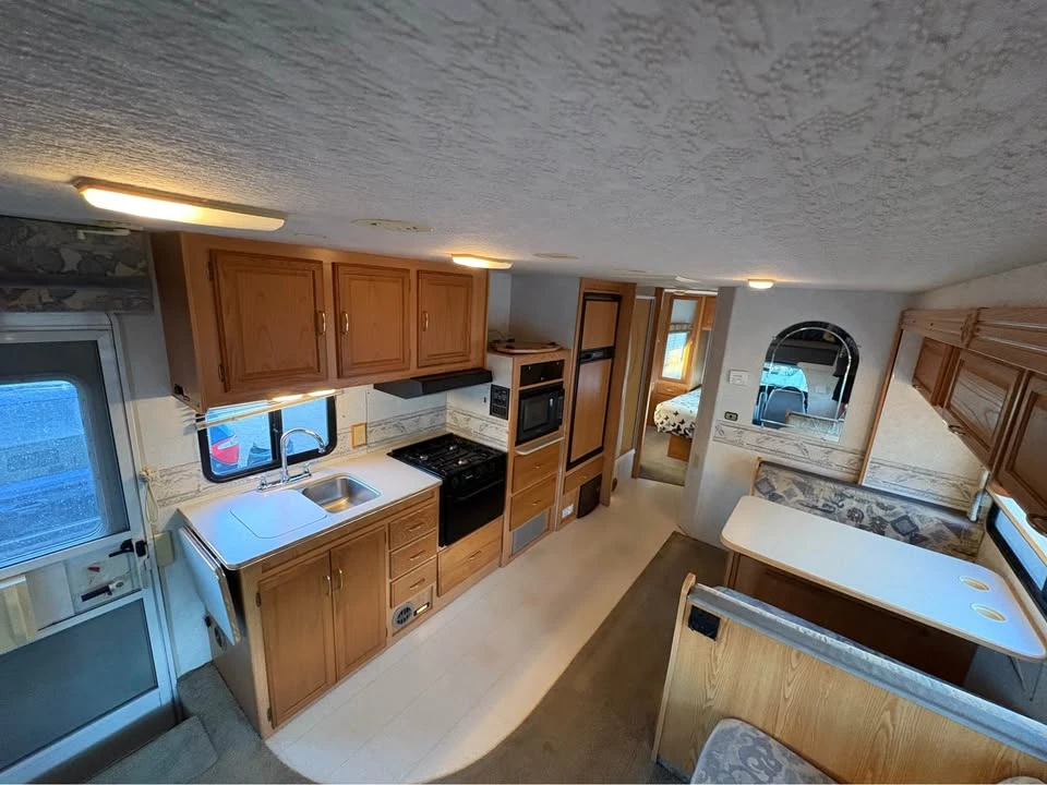 2001 Ford Econoline Van - Image 10 of 16