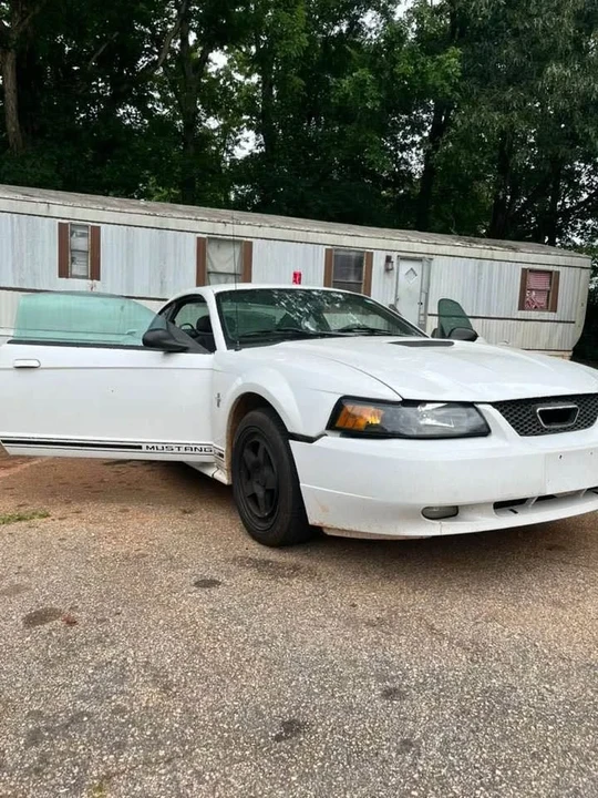 2001 Ford SN95 Mustang - Image 2 of 2