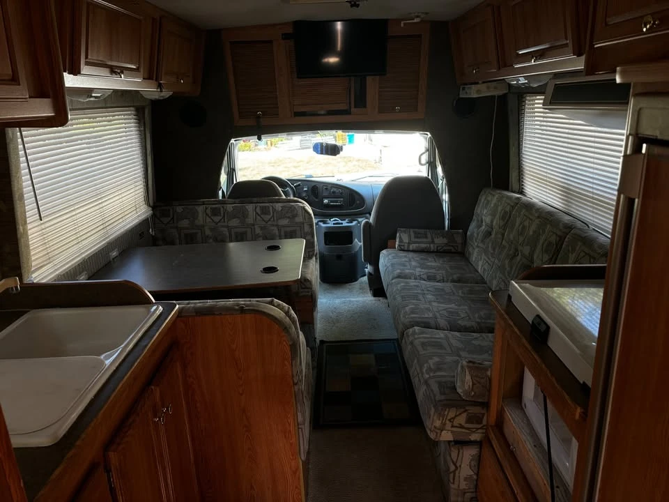 2001 Ford Econoline Van - Image 8 of 14