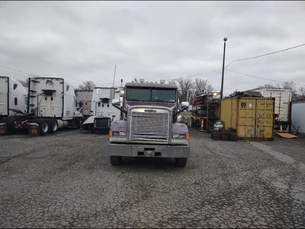 2001 Freightliner - Image 11 of 11