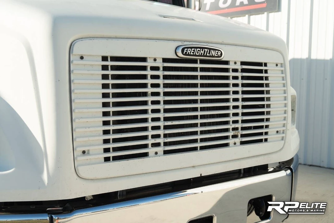 2001 Freightliner - Image 19 of 21