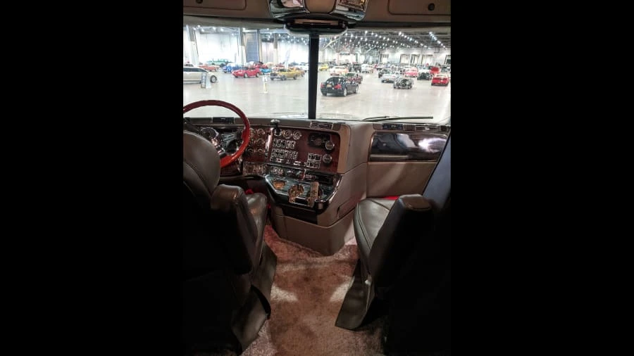 2001 Freightliner - Image 8 of 12
