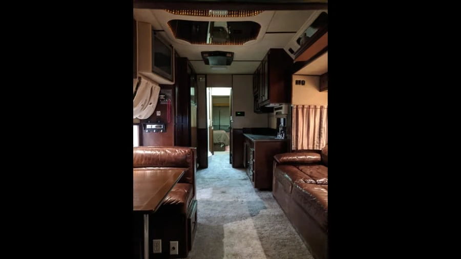 2001 Freightliner - Image 9 of 12