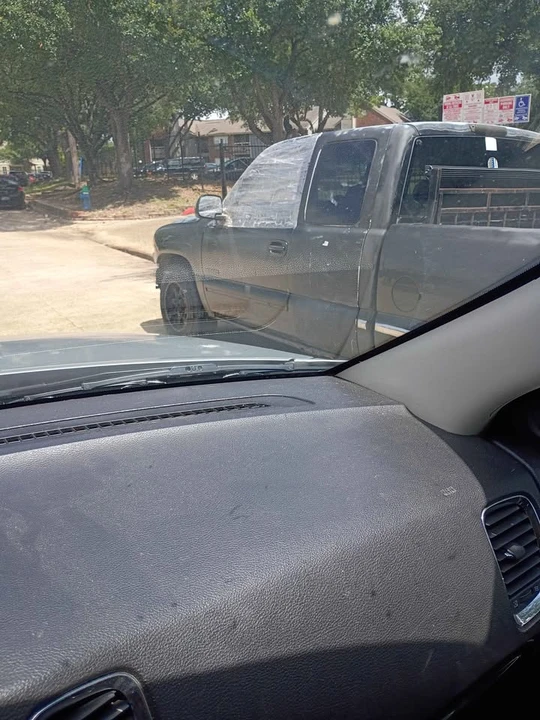 2001 GMC Sierra 1st Gen - Image 2 of 3