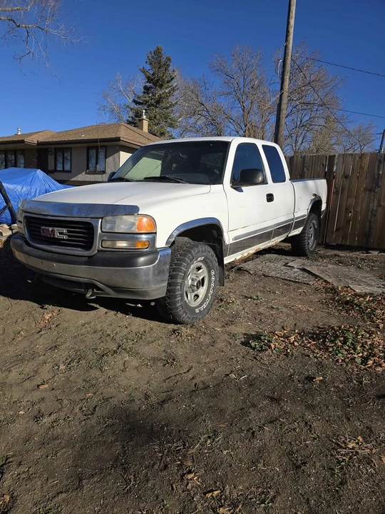 2001 GMC Sierra - Image 2 of 5