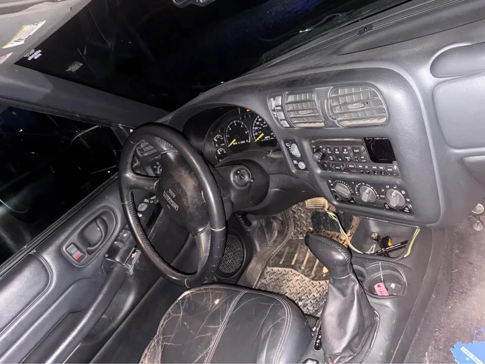 2001 GMC S-15 Jimmy 2nd Gen - Image 4 of 8