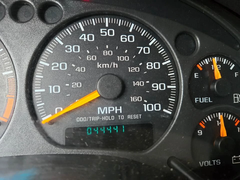 2001 GMC S-15 Jimmy 2nd Gen - Image 5 of 9