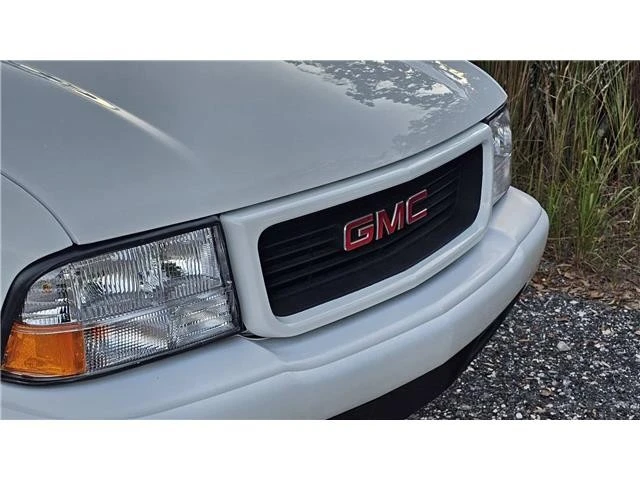 2001 GMC S-15 Jimmy 2nd Gen - Image 11 of 21
