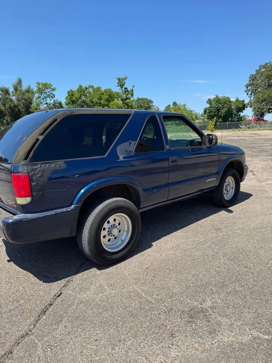 2001 GMC S-15 Jimmy 2nd Gen - Image 2 of 6