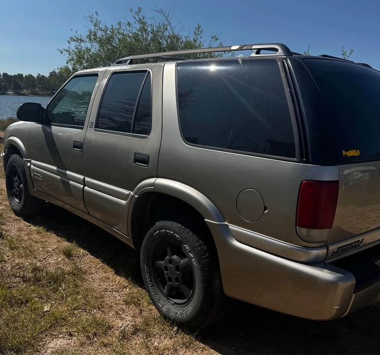 2001 GMC S-15 Jimmy 2nd Gen - Image 3 of 10