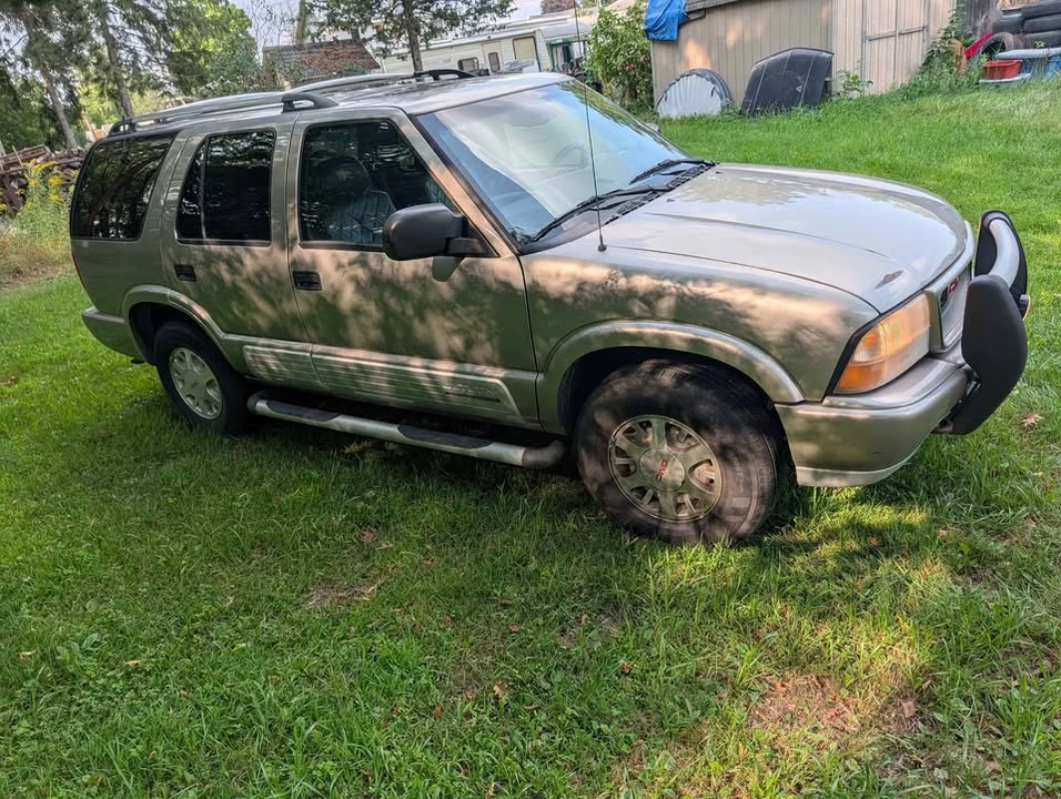 2001 GMC S-15 Jimmy 2nd Gen - Image 2 of 10