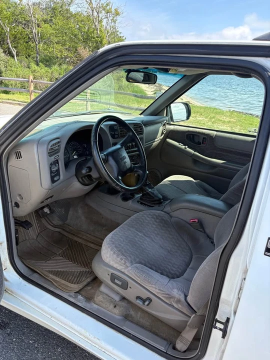 2001 GMC S-15 Jimmy 2nd Gen - Image 5 of 7