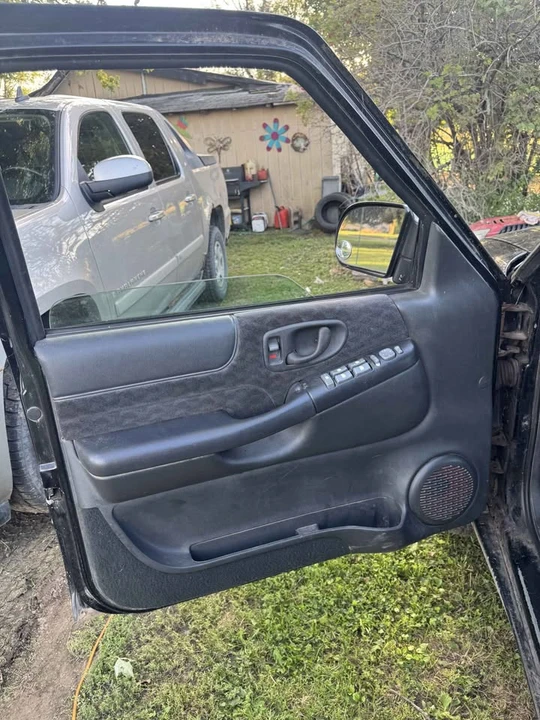2001 GMC S-15 Jimmy 2nd Gen - Image 8 of 9