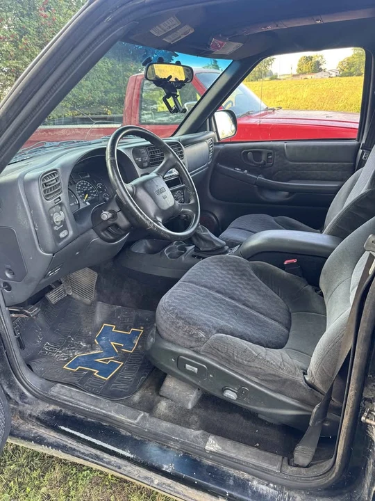 2001 GMC S-15 Jimmy 2nd Gen - Image 3 of 9