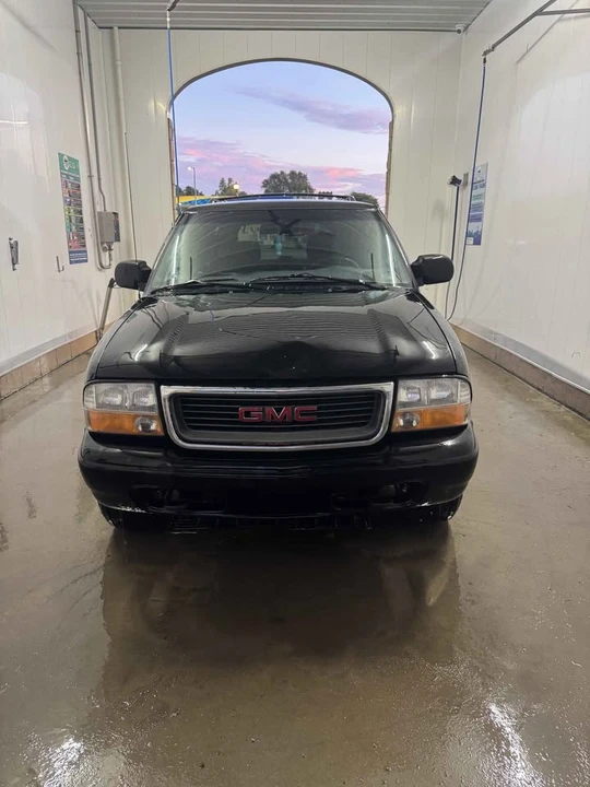 2001 GMC S-15 Jimmy 2nd Gen - Image 9 of 9