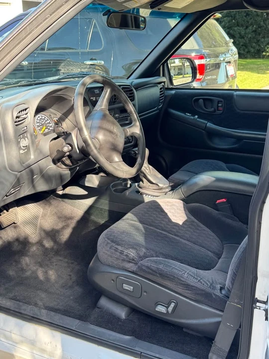2001 GMC S-15 Jimmy 2nd Gen - Image 5 of 12