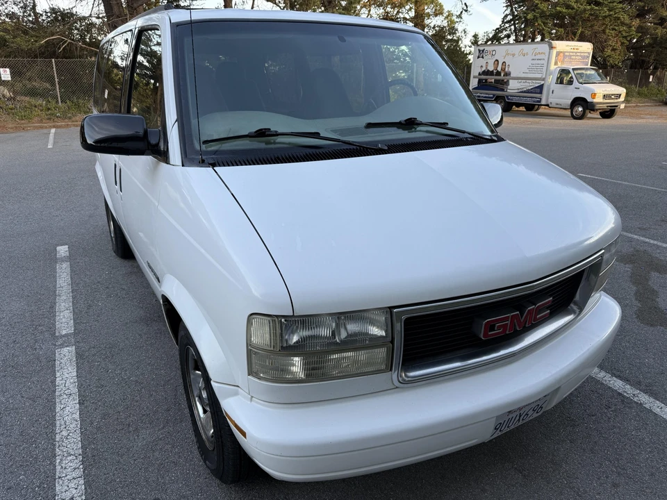 2001 GMC G-series Van - Image 2 of 31