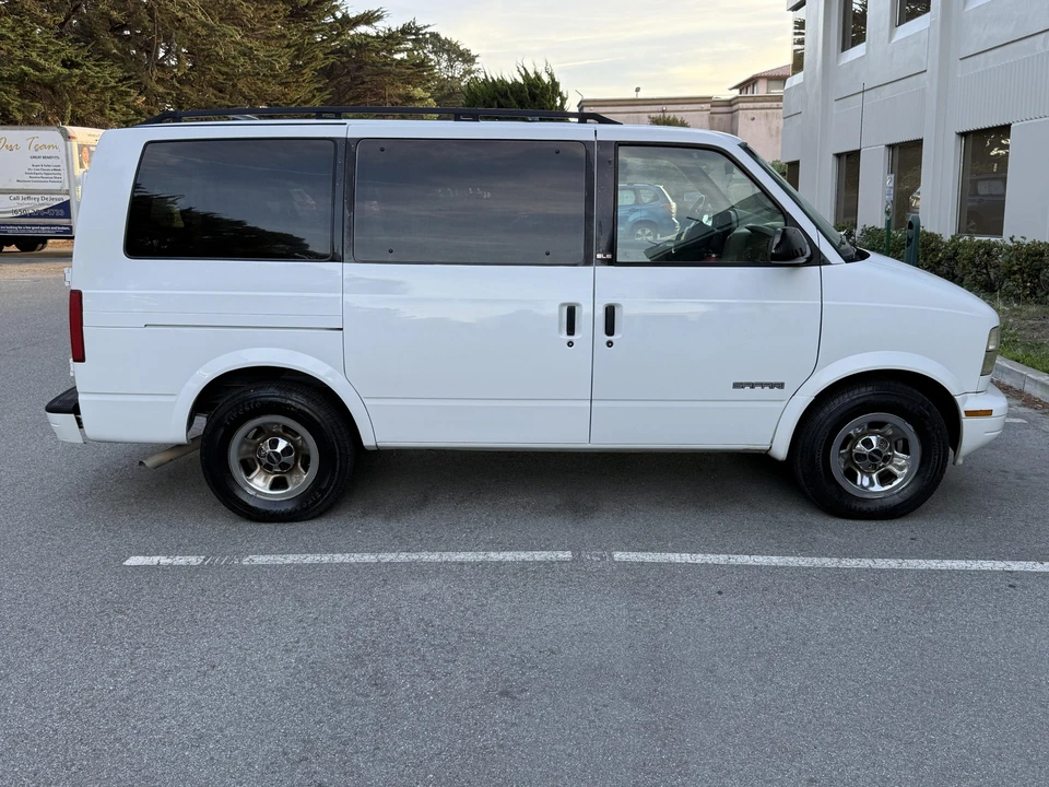 2001 GMC G-series Van - Image 10 of 31